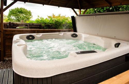 Spacious 4 Bed Holiday Home with Hot Tub & Parking near Matlock Peak District - Foto 35