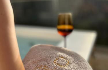 L A Boutique Suites with Private Hot Tub - Photo 57