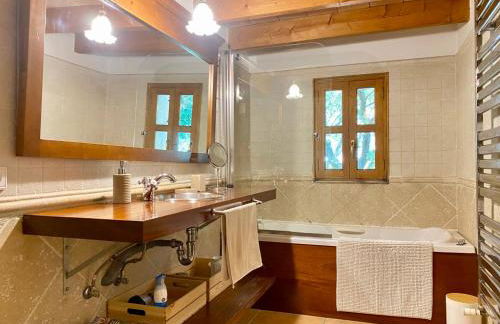 Fabulous Rustic Villa Set On Mountain With Unique Views - Foto 25