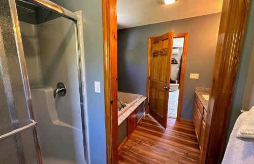 1800ML - As Seen on TV 1 mile from skiing great views hot tub fire pit beach Pool gym passes - Foto 22