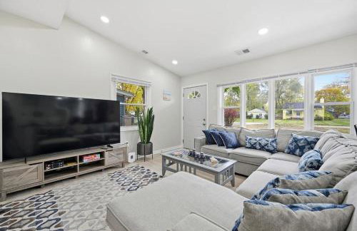 New Lakefront Getaway Private Hot Tub Min to DMC - Foto 4