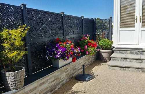 Meadow View Apartments are 2 and 3 bedroomed with private parking - Foto 10