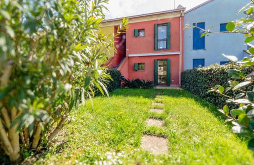 Exclusive Pool Access, 2 floors, Balcony View, Parking - Foto 11