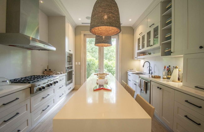 Stylish Fully-staffed Villa Near Beach and Lagoons in Exclusive Golf Resort - Photo 4