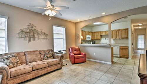 Pet-Friendly Gem with Yard and Pool Access in Sebring - Foto 5