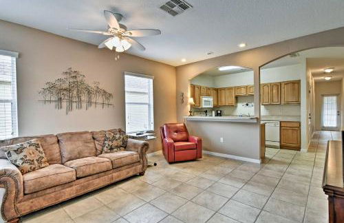 Pet-Friendly Gem with Yard and Pool Access in Sebring - Foto 5