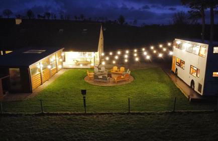 Sleeps 18 Double Decker Bus Hot Tub Sauna Cinema Pets - Foto 13