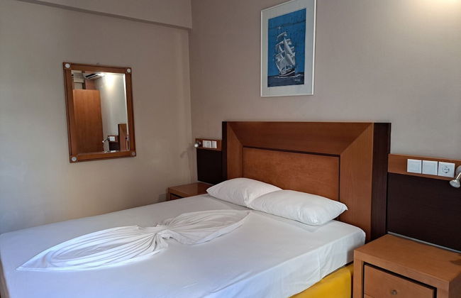 Bristol Hotel & Apartments - Photo 12