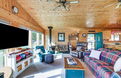 Lakefront Hackensack Cabin with Patio and Grill! - Foto 5