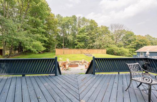 Bethel Woods Retreat - wPool, Hot Tub & Arcade! - Foto 23