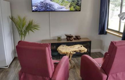 Private Home - Playground, Jumping Mat, BBQ, Darts, Firepit, Gazebo, 4 Smart TVs, White Cotton Bedding, - The Redwood Cul-De Sac Beach Retreat - Foto 13