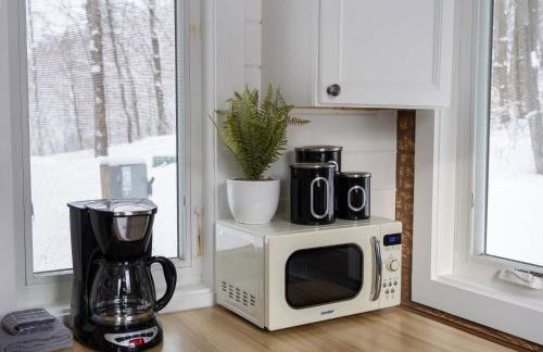 Maple Sugar Shack Tiny House with hot tub & river by Stowe - Foto 15