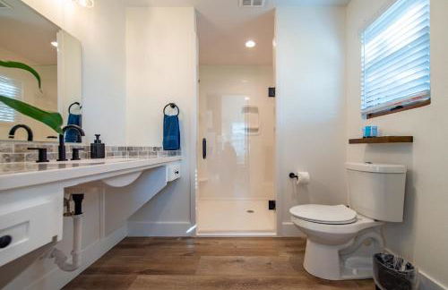 The Kingfisher Cabin 15min to Magnolia Baylor - Photo 28