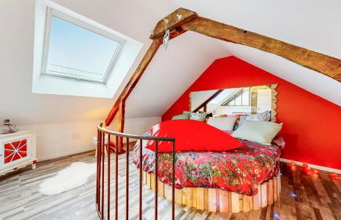 Amazing Home In Neuilly Le Vendin - Photo 15