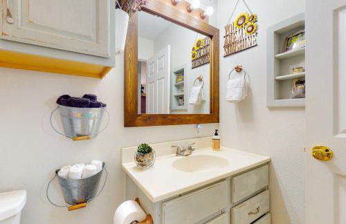 Airstrip Access! Dog-Friendly Rhome Retreat - Photo 16