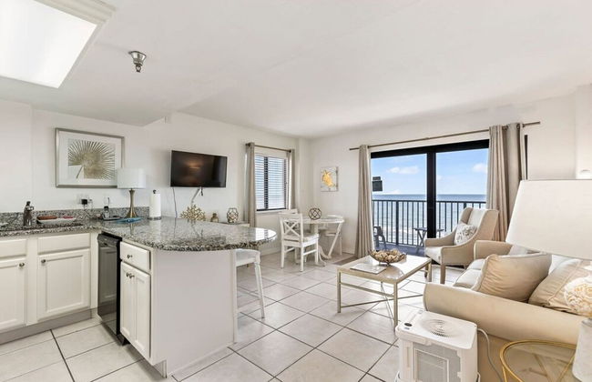 Top Floor Oceanfront Condo w Pool Beach Access - Foto 10