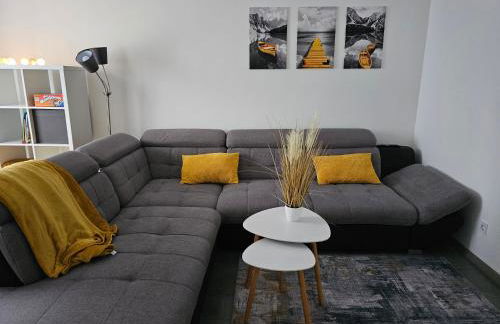 Warburg, FeWo "Sweet Home" 2,5 Zi- EG-separater Eingang - Parkplatz - Terasse- komfortabel,renoviert - Foto 1