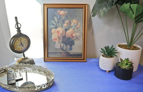 Down the Rabbit Hole walk to downtown - Foto 25