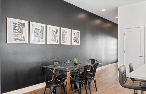 Nash House & Bars of Broadway with Patio Bar and Views! 8min Downtown! Sleeps 12! - Foto 33