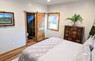 Relax & Recharge in Cozy Pinetop 2BR Retreat - Foto 9