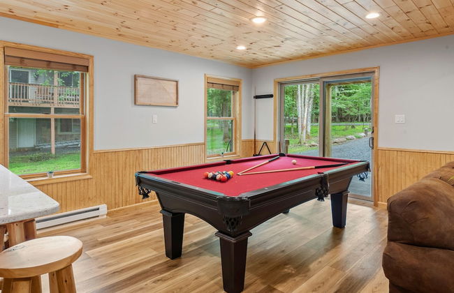 Bluejay Getaway by Avantstay Walk to Lake 7bdr Hot Tub Pool Table - Foto 4