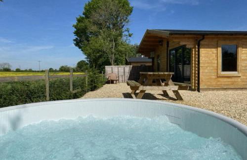 Inviting 2-Bedroom Cabin in Ashton Under Hill - Foto 13