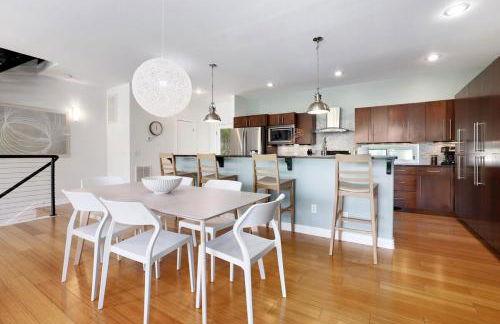 Noble Nest 5 Min to Downtown and U of A - Photo 11