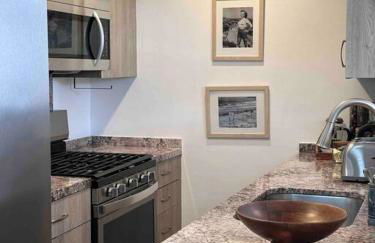 30 PCT OFF!! Limited Time! Malibu Ocean Wave with King Bed, Walking to Beach and Hiking - Foto 2