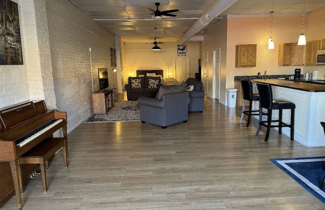 Roosters Crow Studio - Photo 4