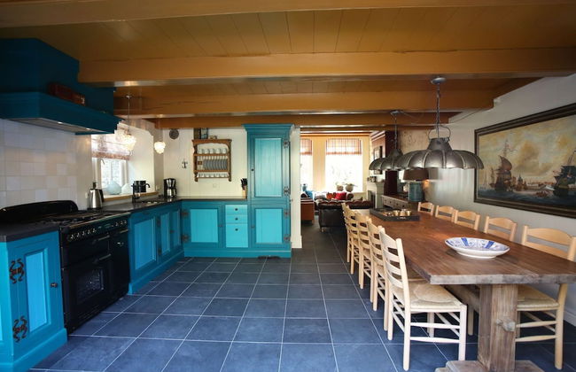 Luxury VOC Stay w/ Views - Foto 10