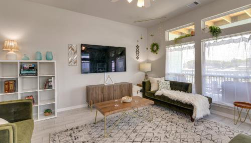 La Porte Home with Balconies Walk to Beach! - Foto 4