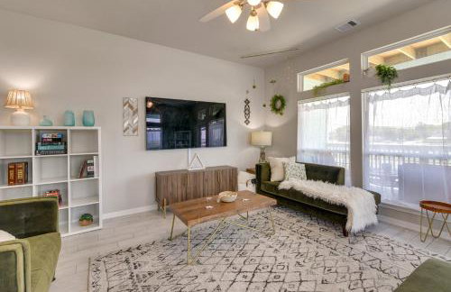 La Porte Home with Balconies Walk to Beach! - Foto 4