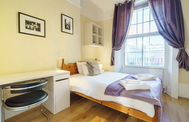 Stylish 2Bed Steps from Iconic Waterloo - Photo 6