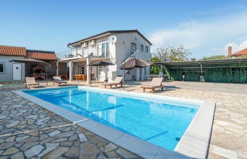 Four-Bedroom Holiday Home In Islam Latinski - Photo 11