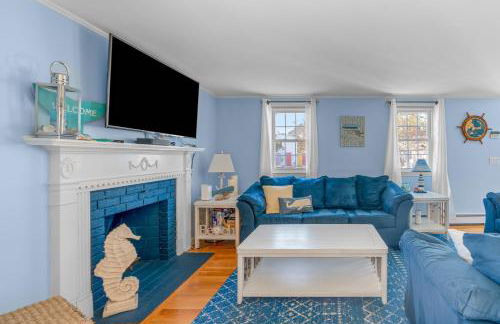 Charming House by the Beach with Patio Grill and FirePit - Foto 7