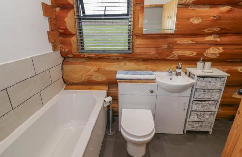 Cedar Cabin at Salford Court Farm Fishing Cabins - Foto 19