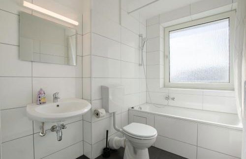 Tolstov Apartments - 1 or 3 Room Apartments with Balcony - 20 Min Messe DUS & Airport DUS - Foto 44