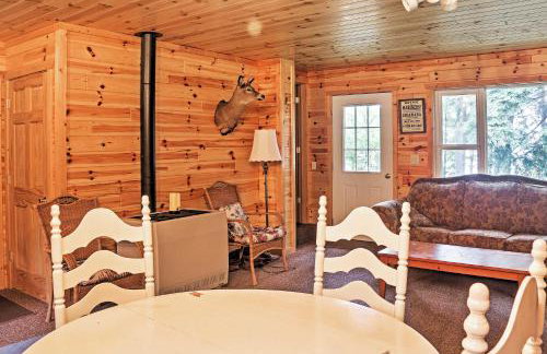 Gould City Lakefront Hideaway with Dock and Rowboat! - Foto 6