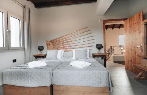 Villa Di Leon - Uniquely Designed Villa with Pool in a Picturesque Village near Famous Porto Limnionas, Offering Exceptional Hospitality By Villa Mana Gers - Photo 45