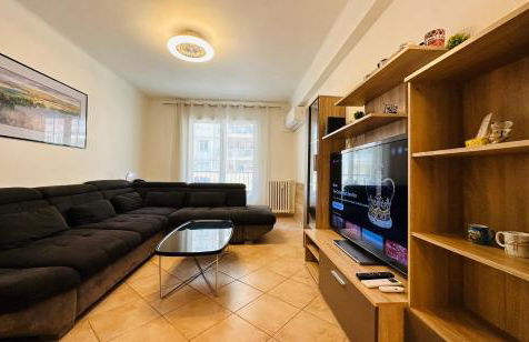 The NICE - 3 rooms, 3air cond, 3TV, 3fans, 2 wc, WIfi everywhere 5min aeroport, train, beach, 1min tram, 15 min centre, port, parking possible - Foto 28