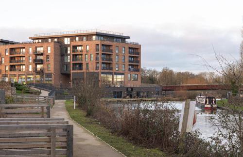 Lovely Home Near Canal, Park, & Central MK - Photo 15