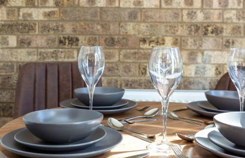 Modern & Stylish 3 Bedroom Home in Peterborough - Photo 15