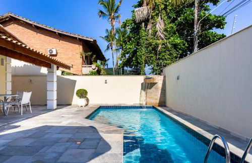 Linda casa na praia da Enseada - 150mts da praia - Foto 13