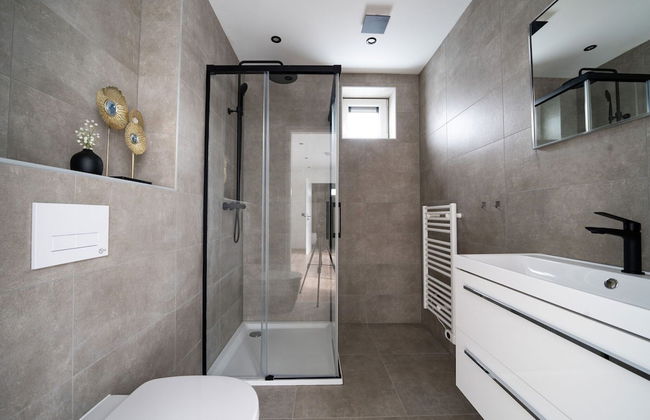 Luxury Villa With Dishwasher - Photo 19