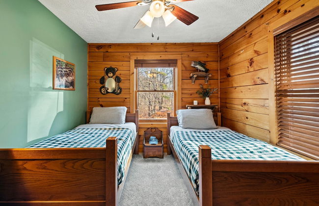 Deer Haven Cabin by Avantstay Waterfront Dock Firepit - Photo 30