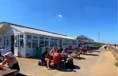 Romantic Cosy Cottage with Beach & Attractions just mins away! Perfect for Couples & Family Stays - Free Parking, Large Garden & Free WiFi - Foto 34