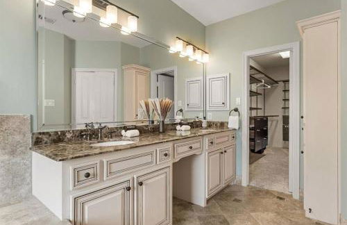 Luxury 4BR Dallas Home with Game Room and Fire Pit - Foto 28