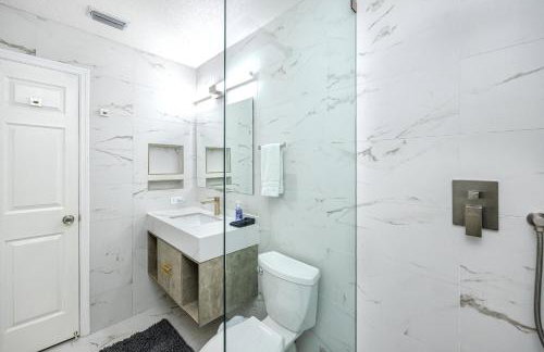 Palm Harbor Paradise - Spacious Home In Quiet Neighborhood with Heated Pool, Billiard Room, Hot Tub - Foto 16