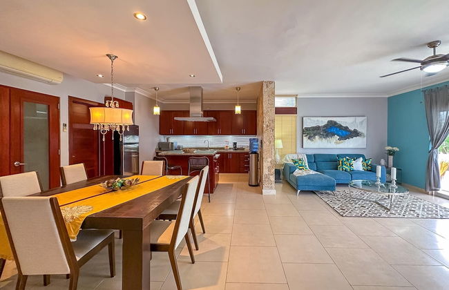 Incredible 3 BR Penthouse w BBQ Jacuzzi - Photo 37