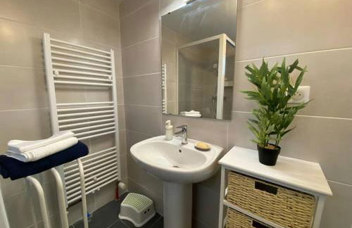 Maison de Charme - 4 Chambres - Courette & Parking Gratuit - Foto 24